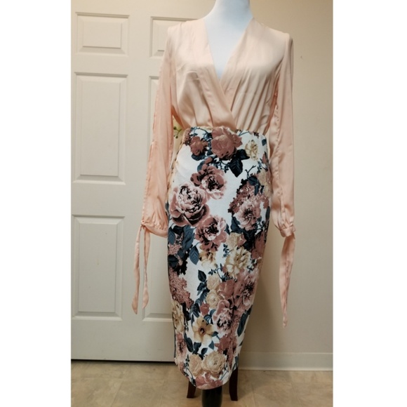 Windsor Dresses & Skirts - WINDSOR Ivory Floral Mixer Pencil Skirt